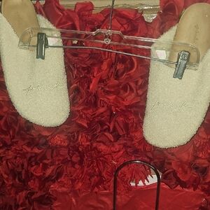 PINK Victoria's Secret Cream Fuzzy Slippers Size 9-10